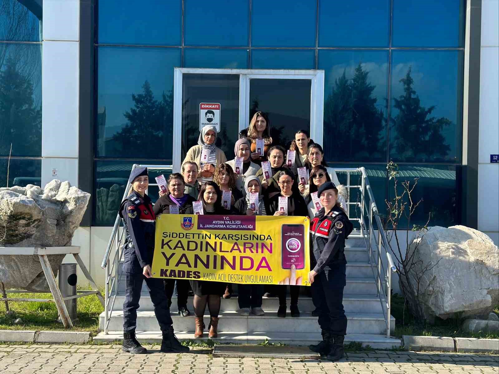 Jandarma fabrikadaki kadın çalışanları bilgilendirdi