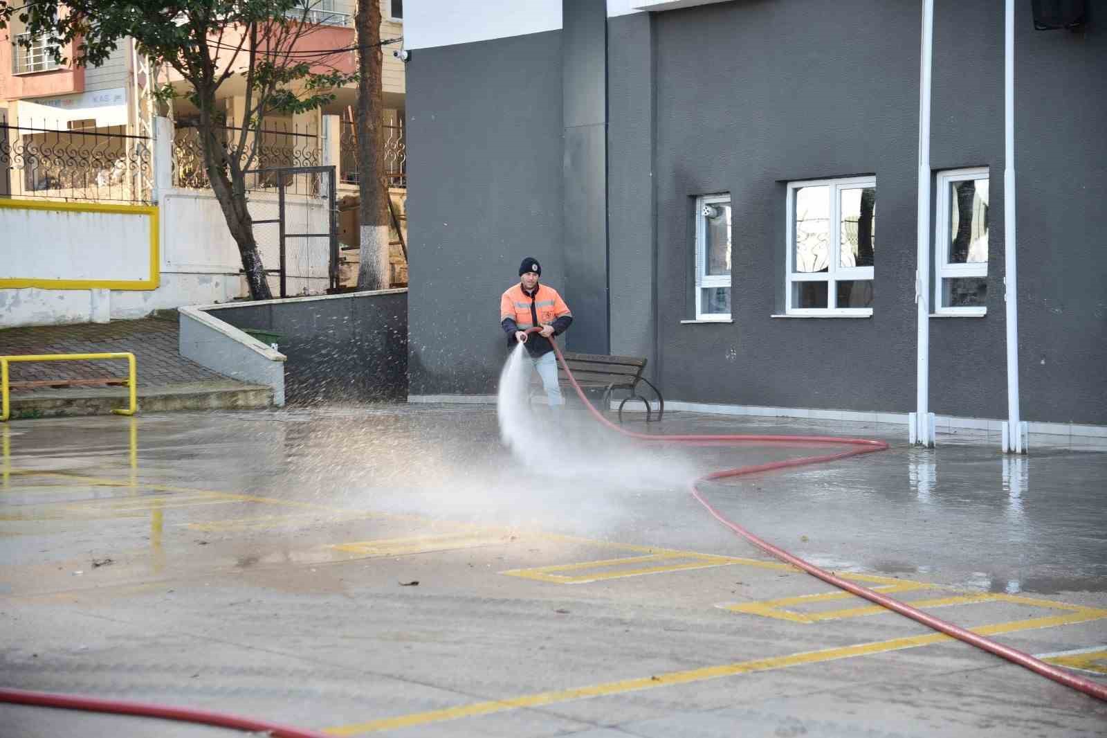 Atakum’da temizlenen okullar, ikinci yarıya hazır