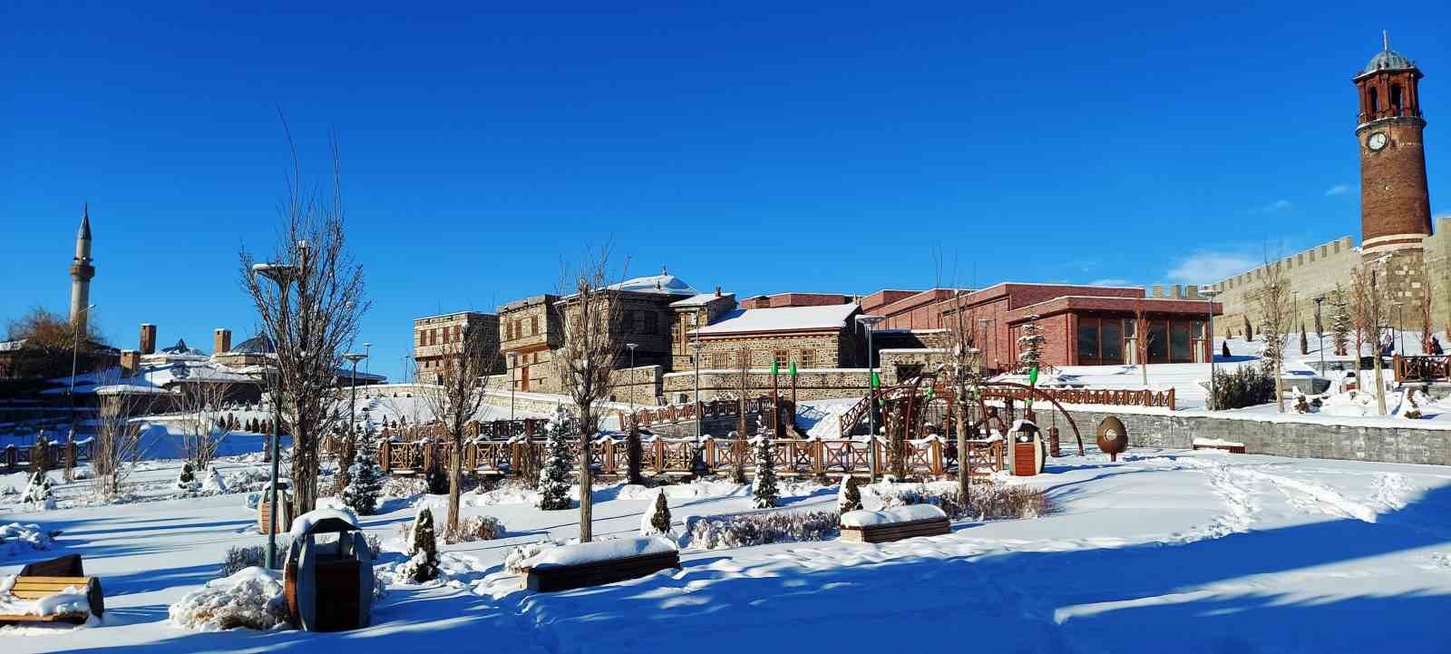 Erzurum’a kar geri dönüyor