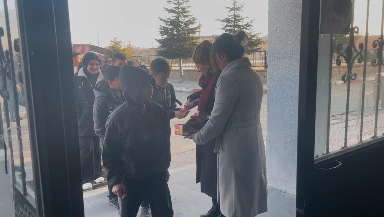 Öğrencilere ’şekerli’ karşılama