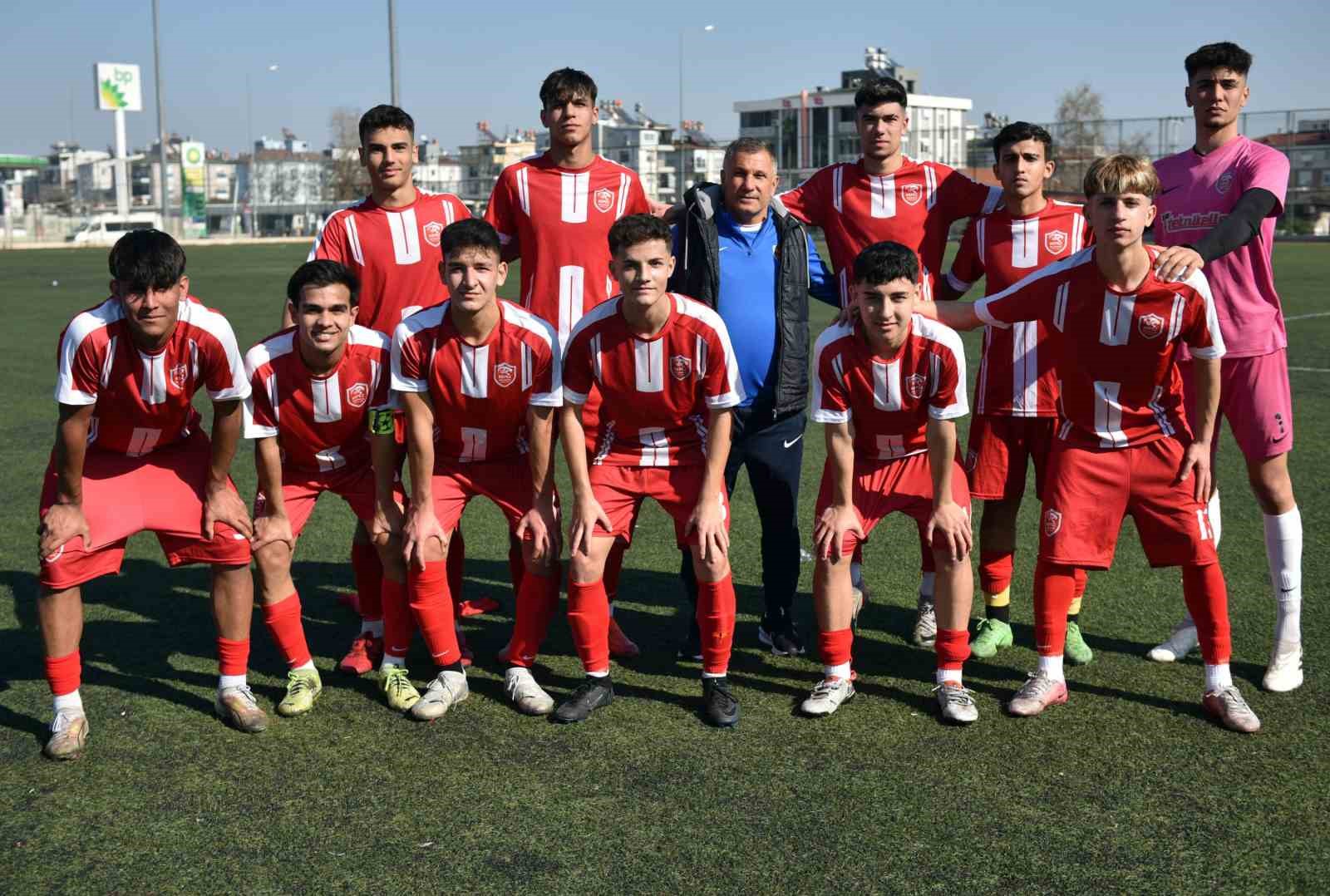Kepez’in futbol altyapısında değişim