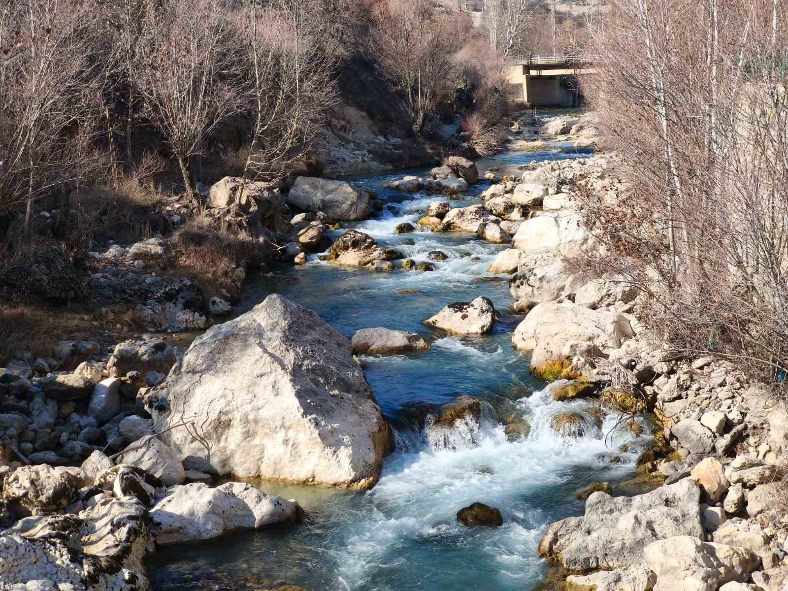 Sıcak ve yağışsız geçen hava Tağar Çayı’nın debisini düşürdü
