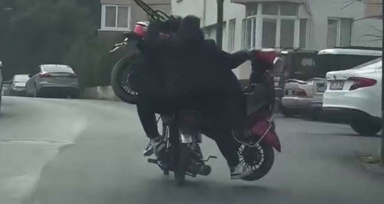 Şile’de tehlikeli yolculuk: Motosikletle motosiklet taşıdılar