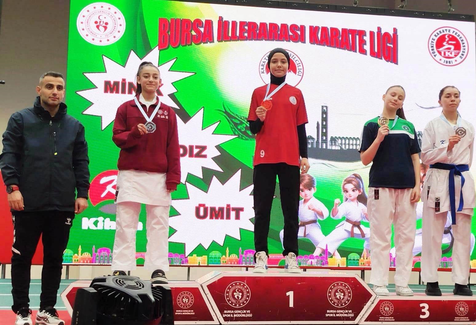 Körfezli karateciler Bursa’dan 9 madalyayla döndü