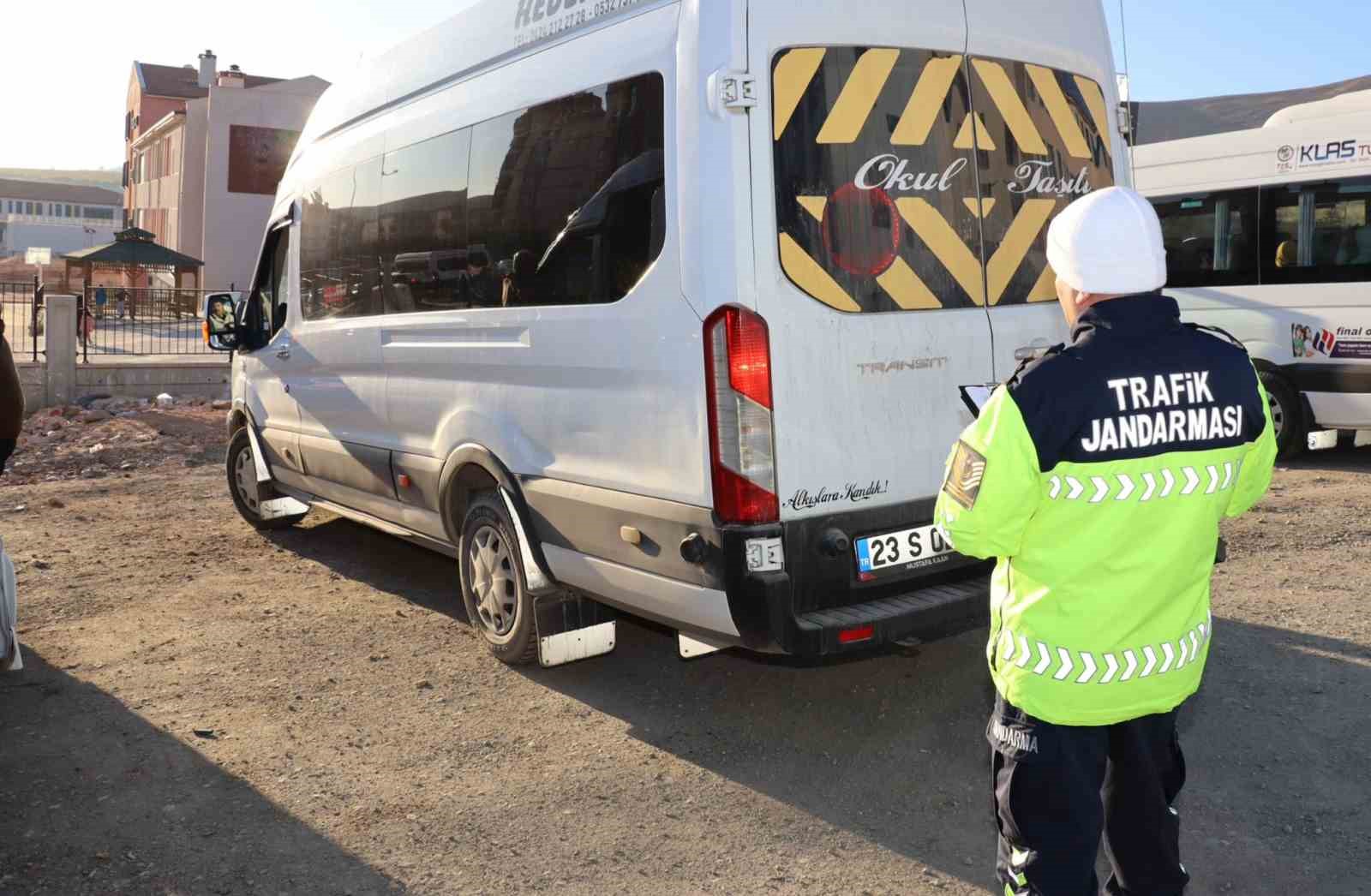 Elazığ’da jandarmadan okul önlerinde denetim