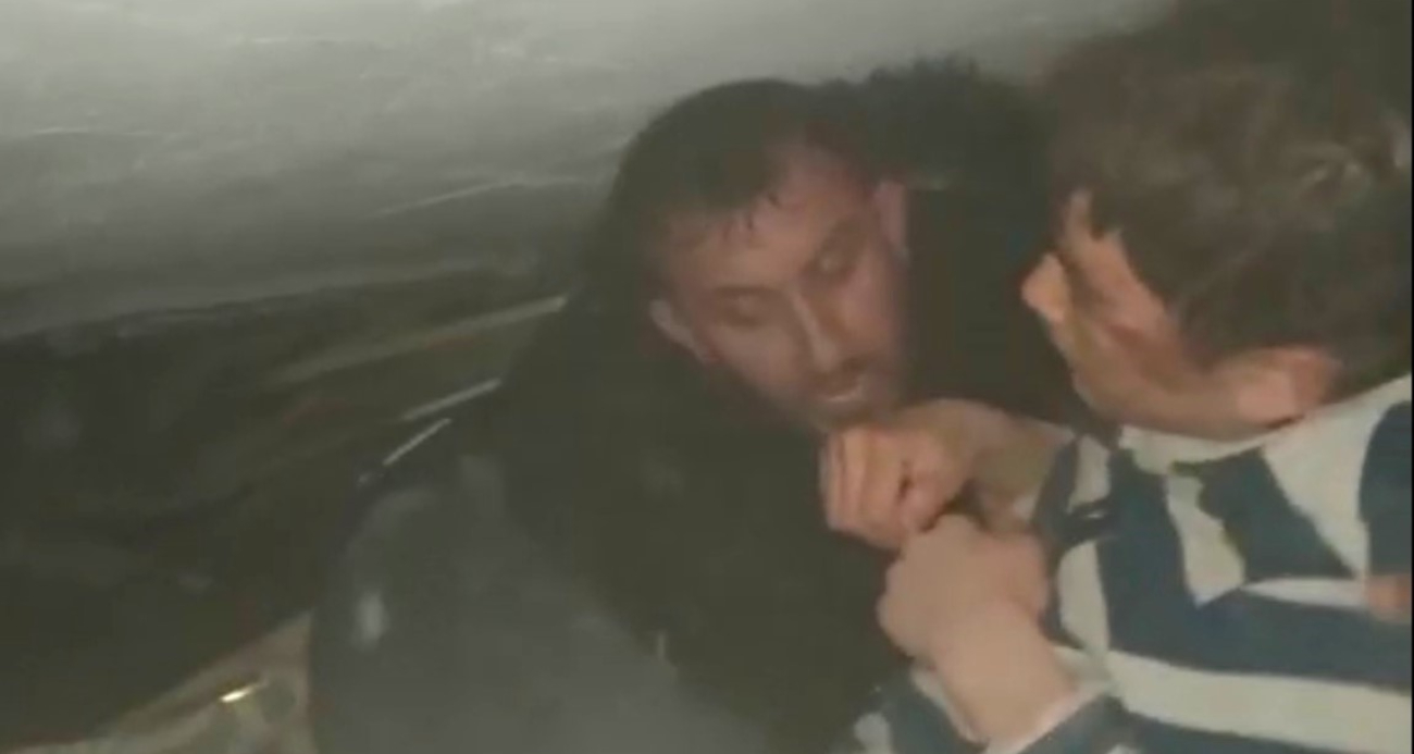 İtfaiyeci baba enkaz altındaki oğluna 