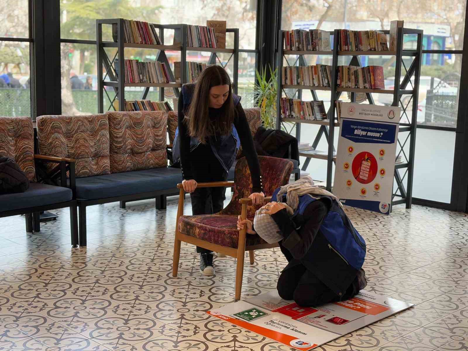Kitap Kafe’de afet eğitimi verildi