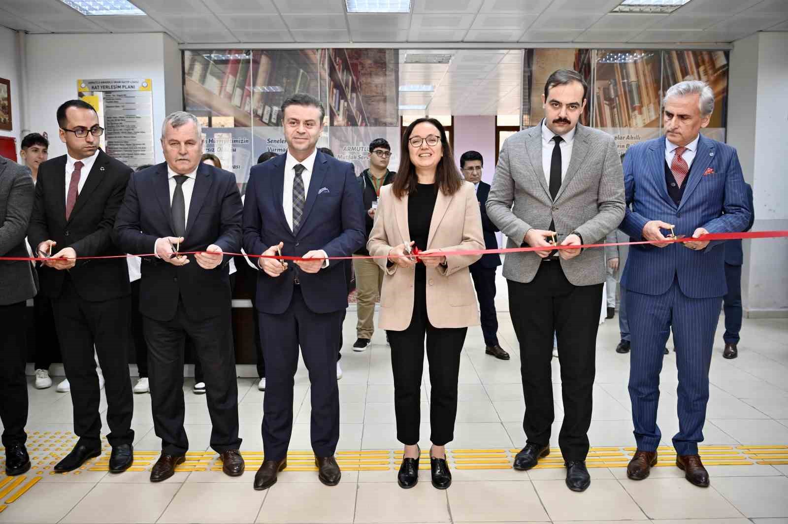 Armutlu’da yenilenen okulların açılışları yapıldı