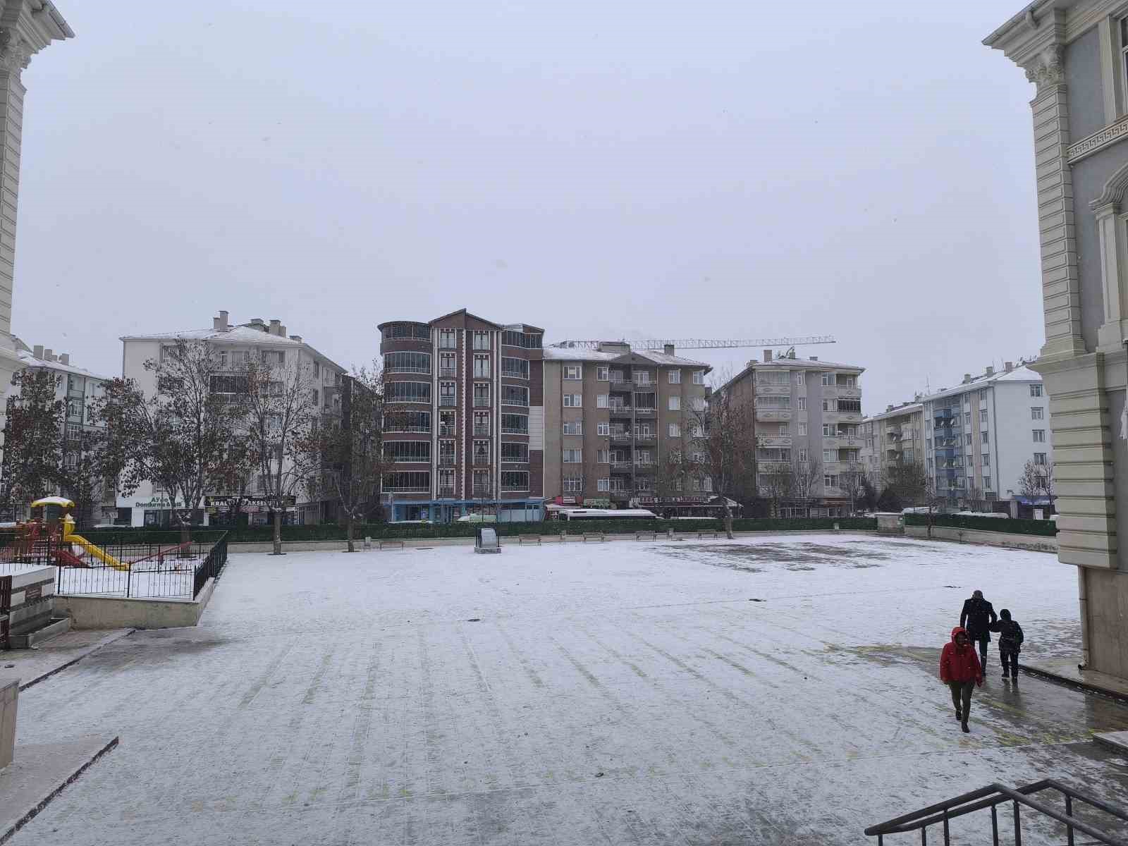 Kırşehir’de eğitime kar engeli