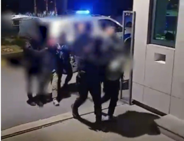 Azılı hırsız camiyi soyarken suçüstü yakalandı