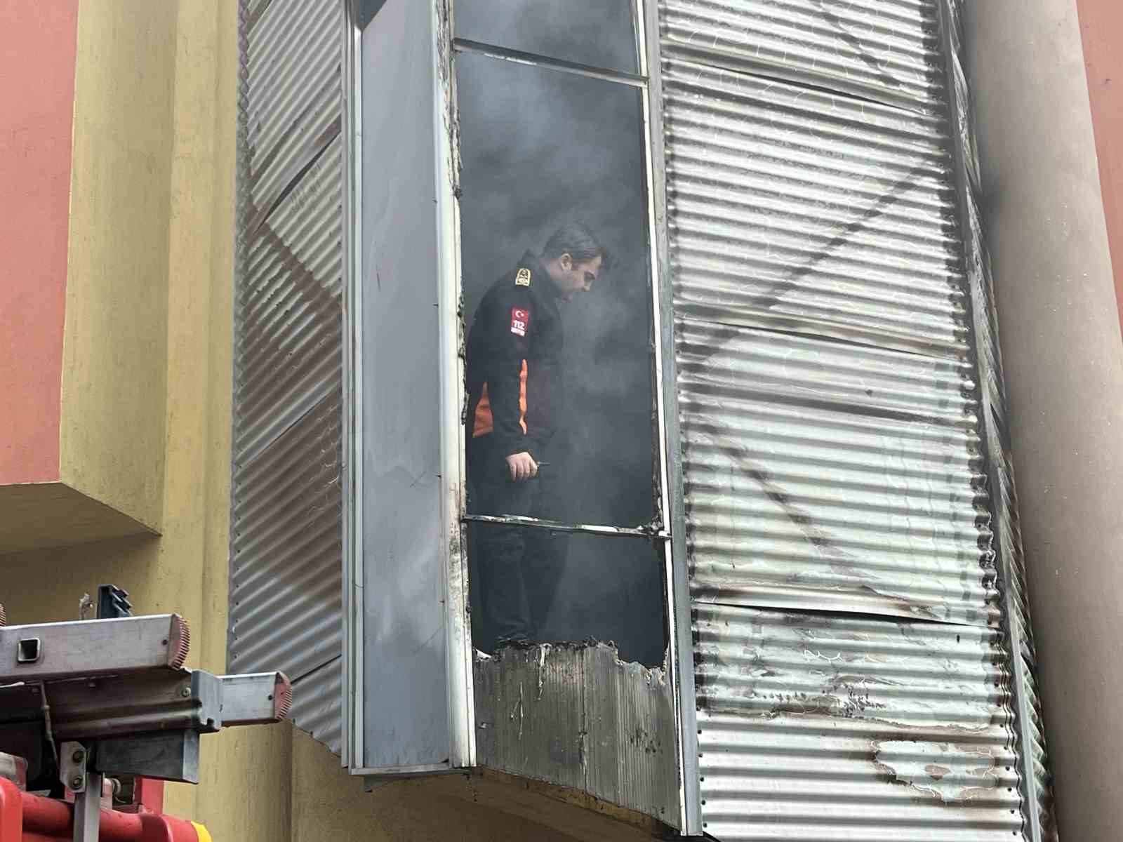 Manisa Ayakkabıcılar Sitesinde korkutan yangın