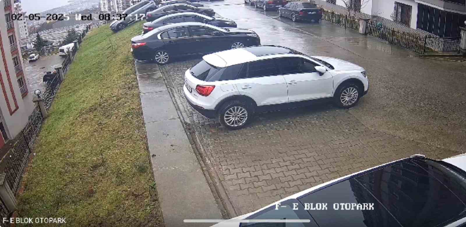 Trabzon’da sitedeki kaza anı güvenlik kamerasına yansıdı