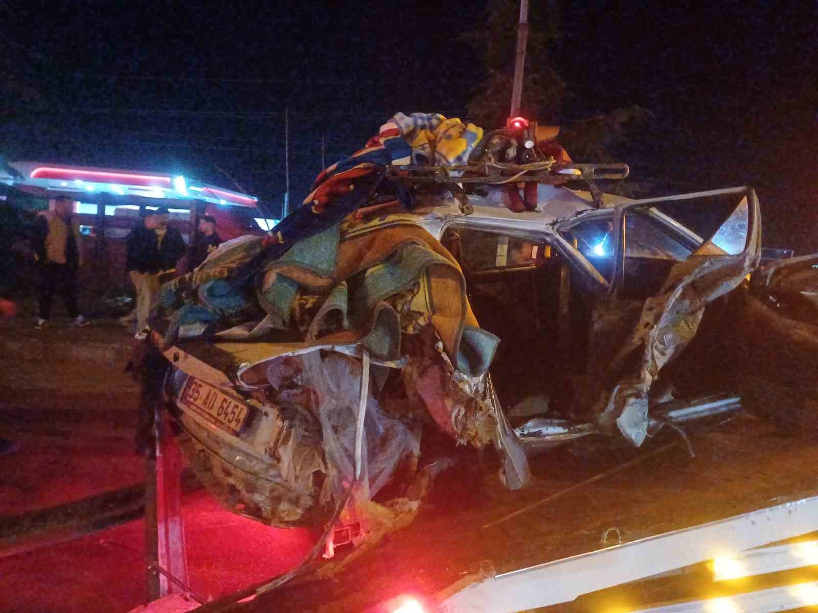 Manisa’da korkunç kaza: Otomobiller hurdaya döndü, 2 ağır, 5 yaralı