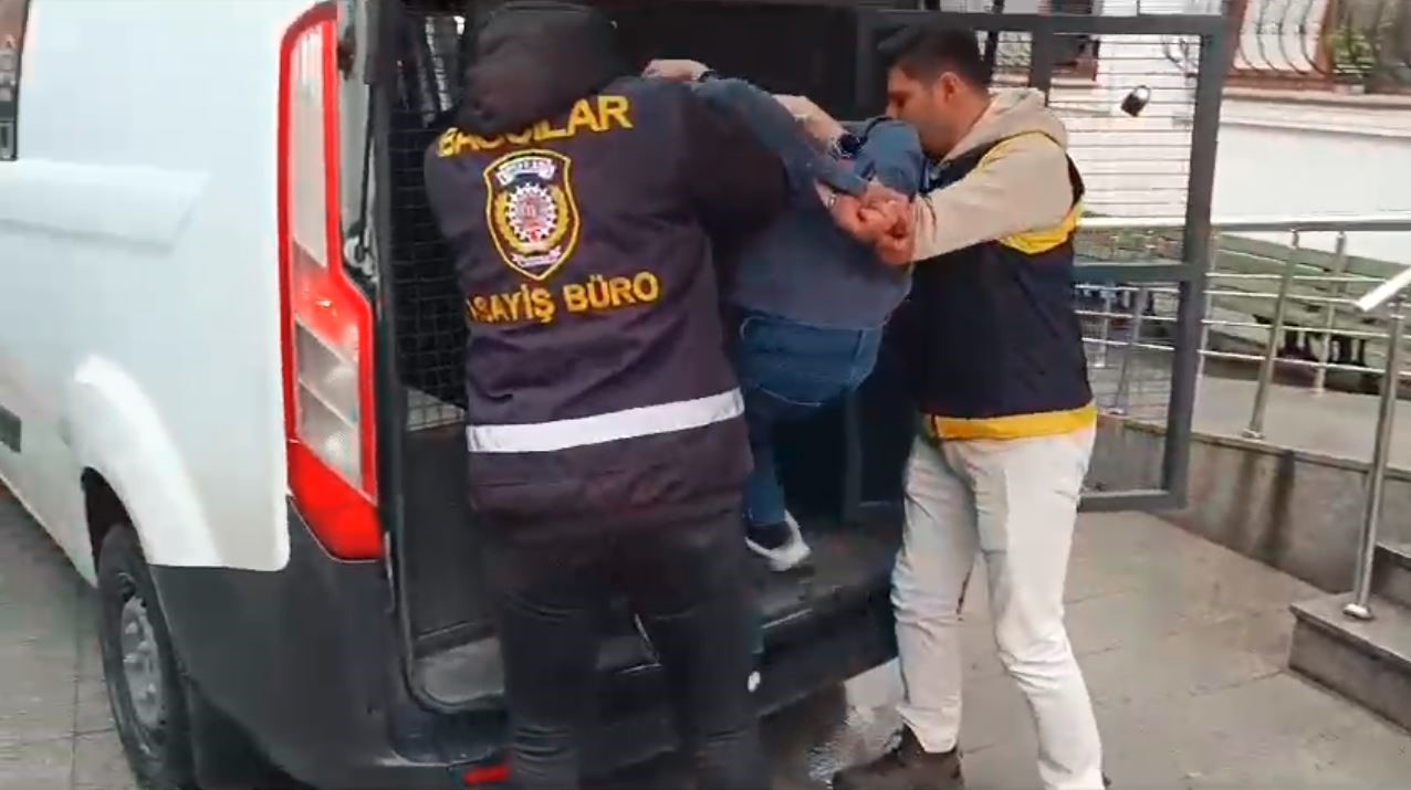 Bağcılar’da 2 polise bıçakla saldıran şahıs adliyeye sevk edildi