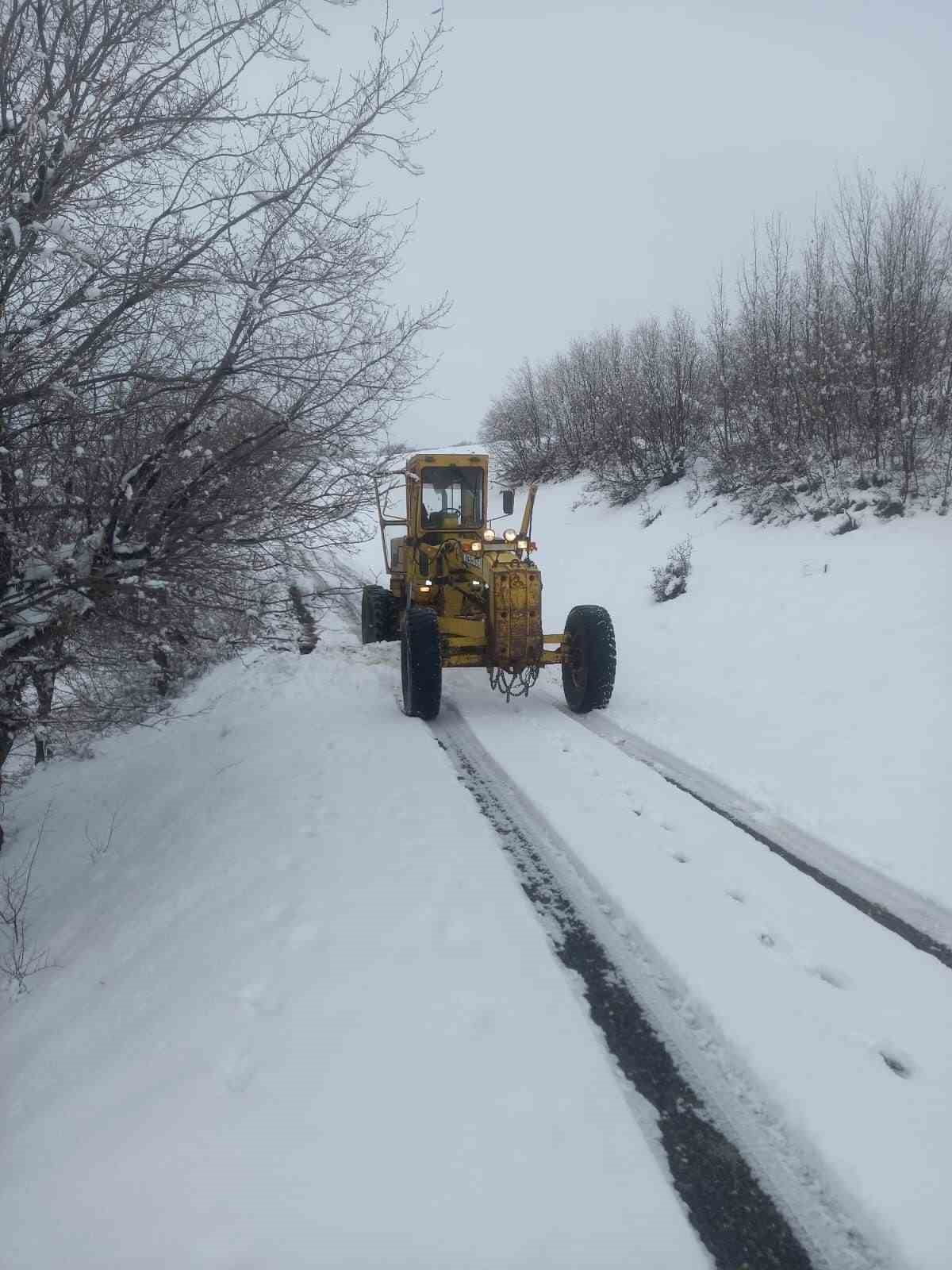 Elazığ’da 54 köy yolu ulaşıma kapandı