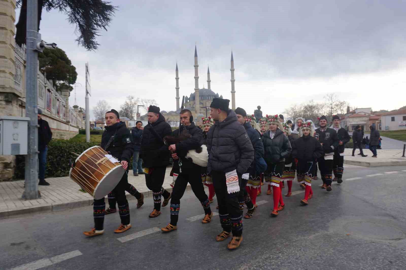 Uluslararası Balkan Halk Oyunları Festivali’nde renkli görüntüler oluştu