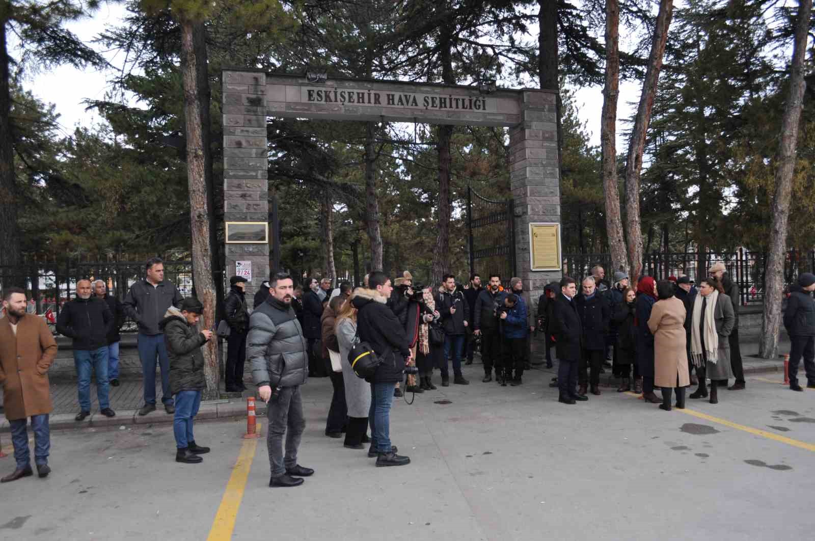 İYİ Parti Genel Başkanı Dervişoğlu, şehit ailelerini soğukta bekletti