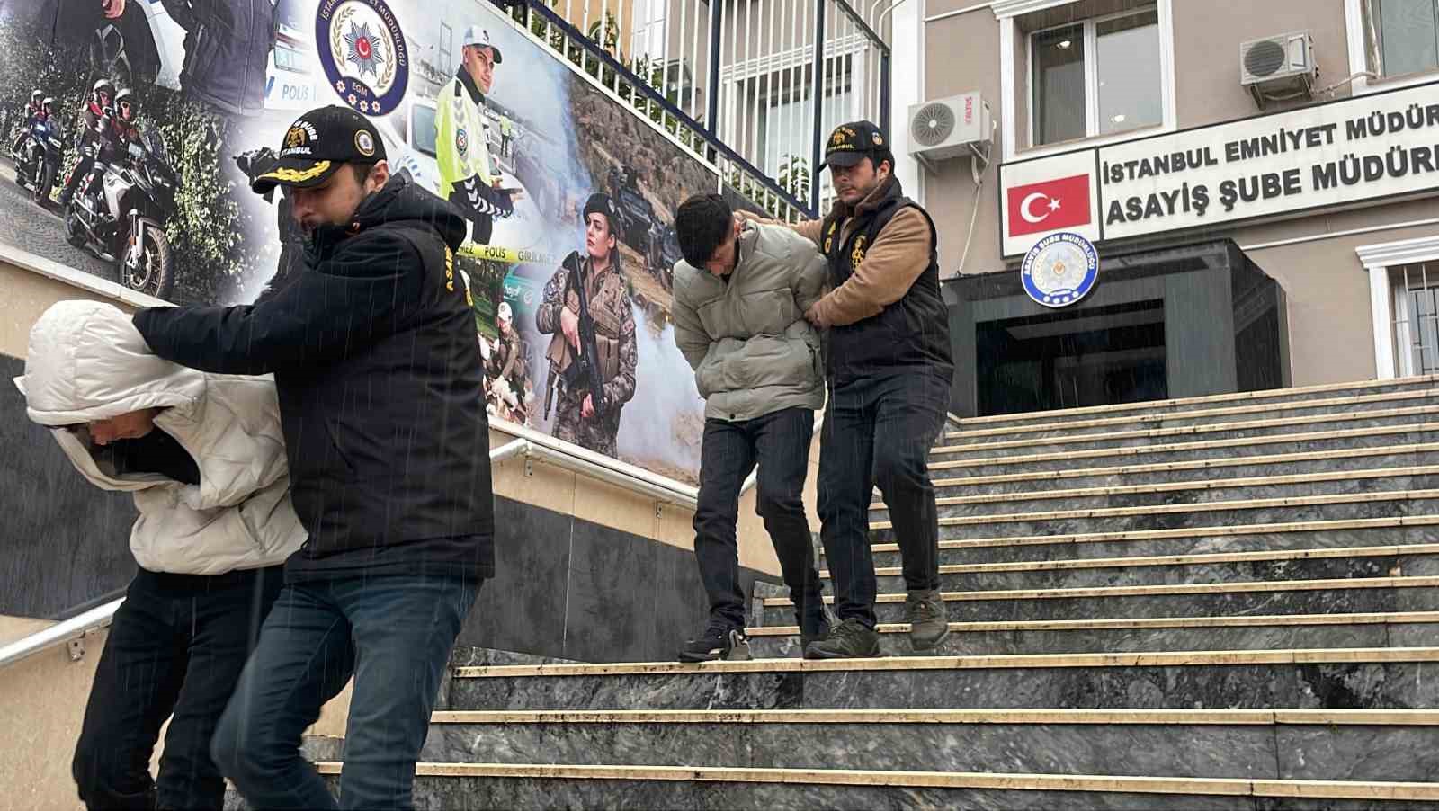 Anahtarı üzerinde bırakıp hava almaya çıktı: Arabası saniyeler içinde çalındı