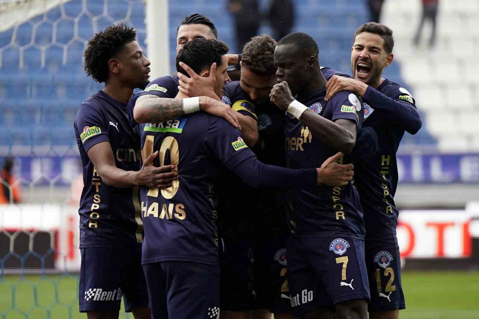 Trendyol Süper Lig: Kasımpaşa: 2 - Çaykur Rizespor: 1 (İlk yarı)
