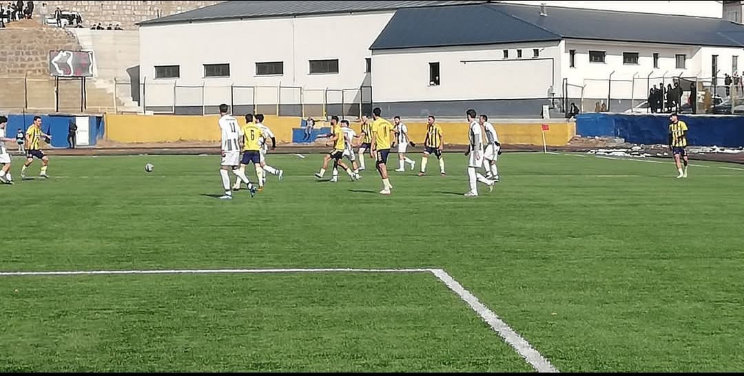 Bitlis Özgüzelderespor rakibine yarım düzene gol attı