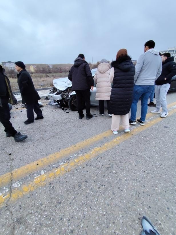 Ankara’da 4 aracın karıştığı kazada bir araç takla attı: Yaralılar var