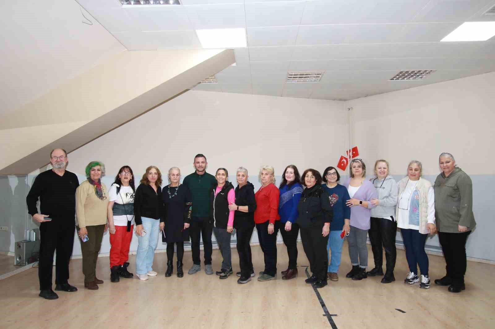 Tiyatroda hünerlerini sergileyecekler