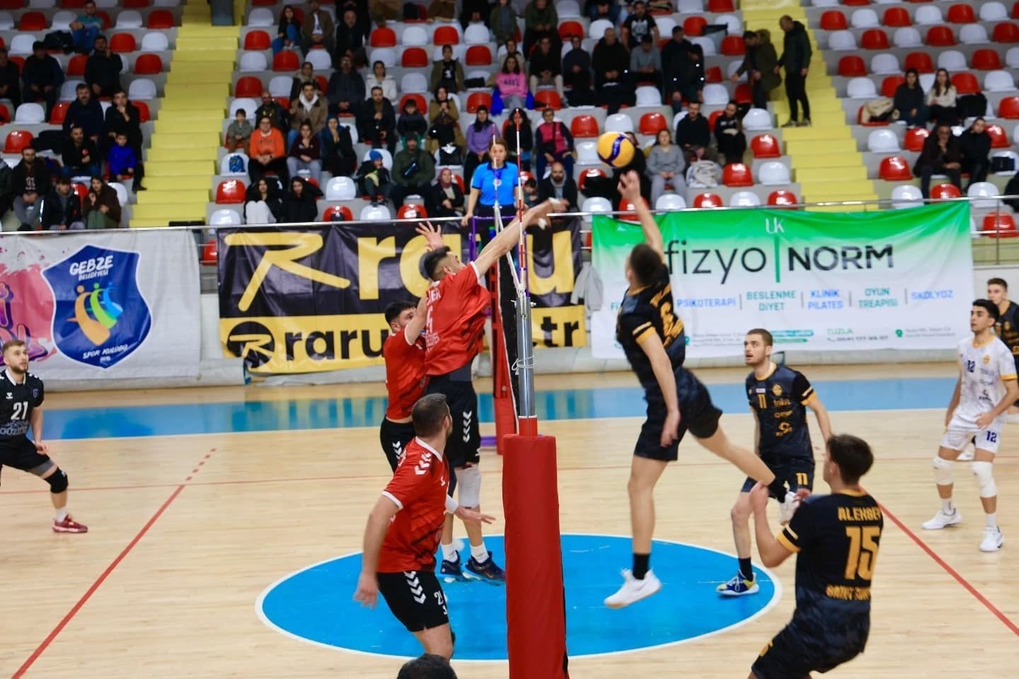 Gebze Voleybol Takımı rakibini 3-0 mağlup etti
