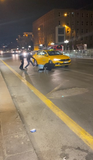 Ankara’da taksileri durdurup şoförlere saldırdılar