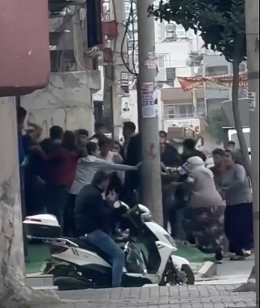 Mersin’de yol verme kavgası sokağa taştı
