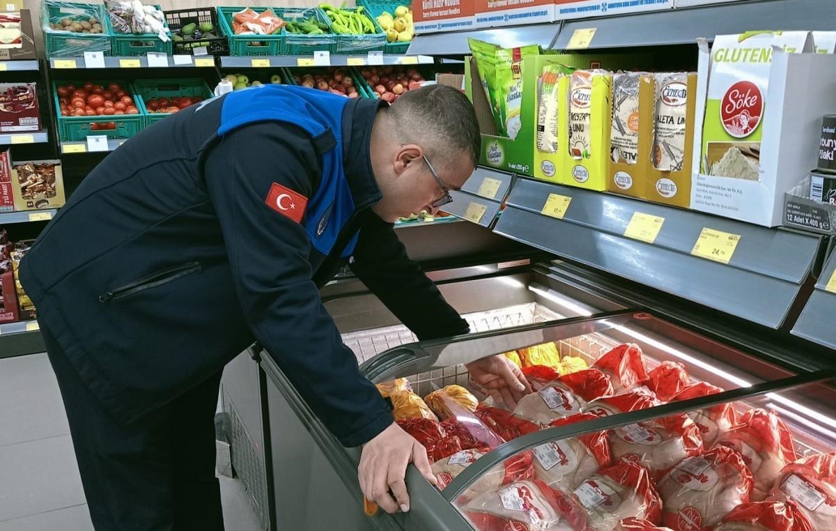 Battalgazi’de zabıta ekipleri market denetimlerini arttırdı