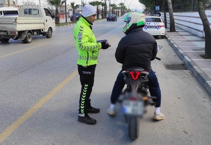 Manisa’da motosikletlilere ceza yağdı