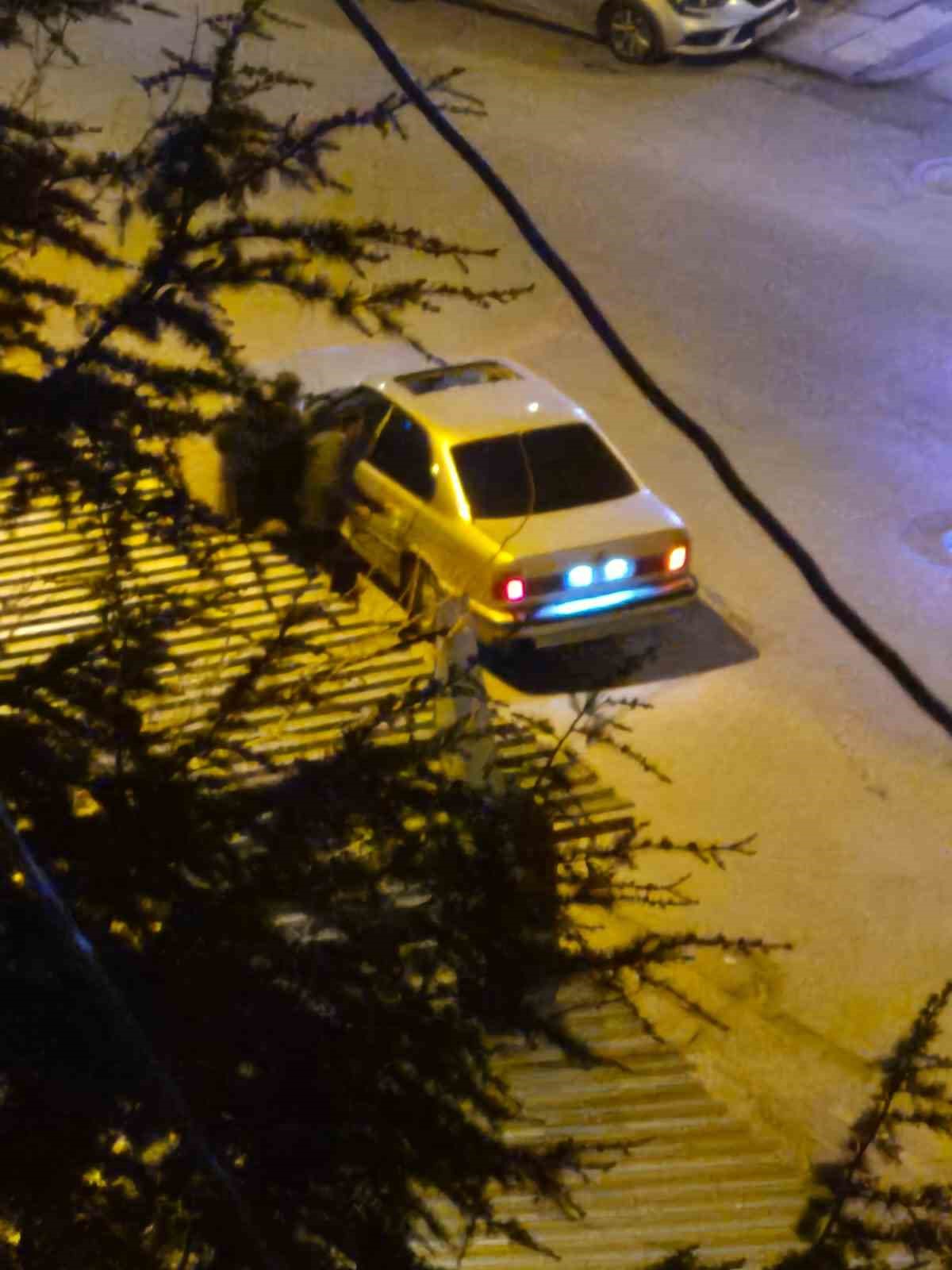 Otomobiliyle drift atan sürücü kendisini uyaran vatandaşlara tehditler savurdu