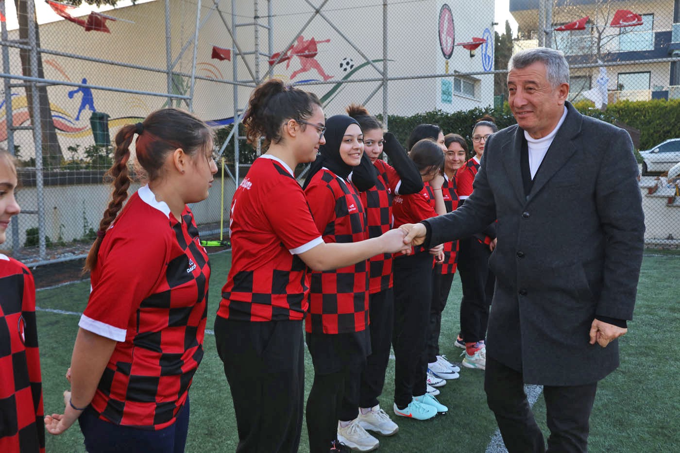 Güzelbahçe Kız Futbol Takımı’ndan iddialı başlangıç