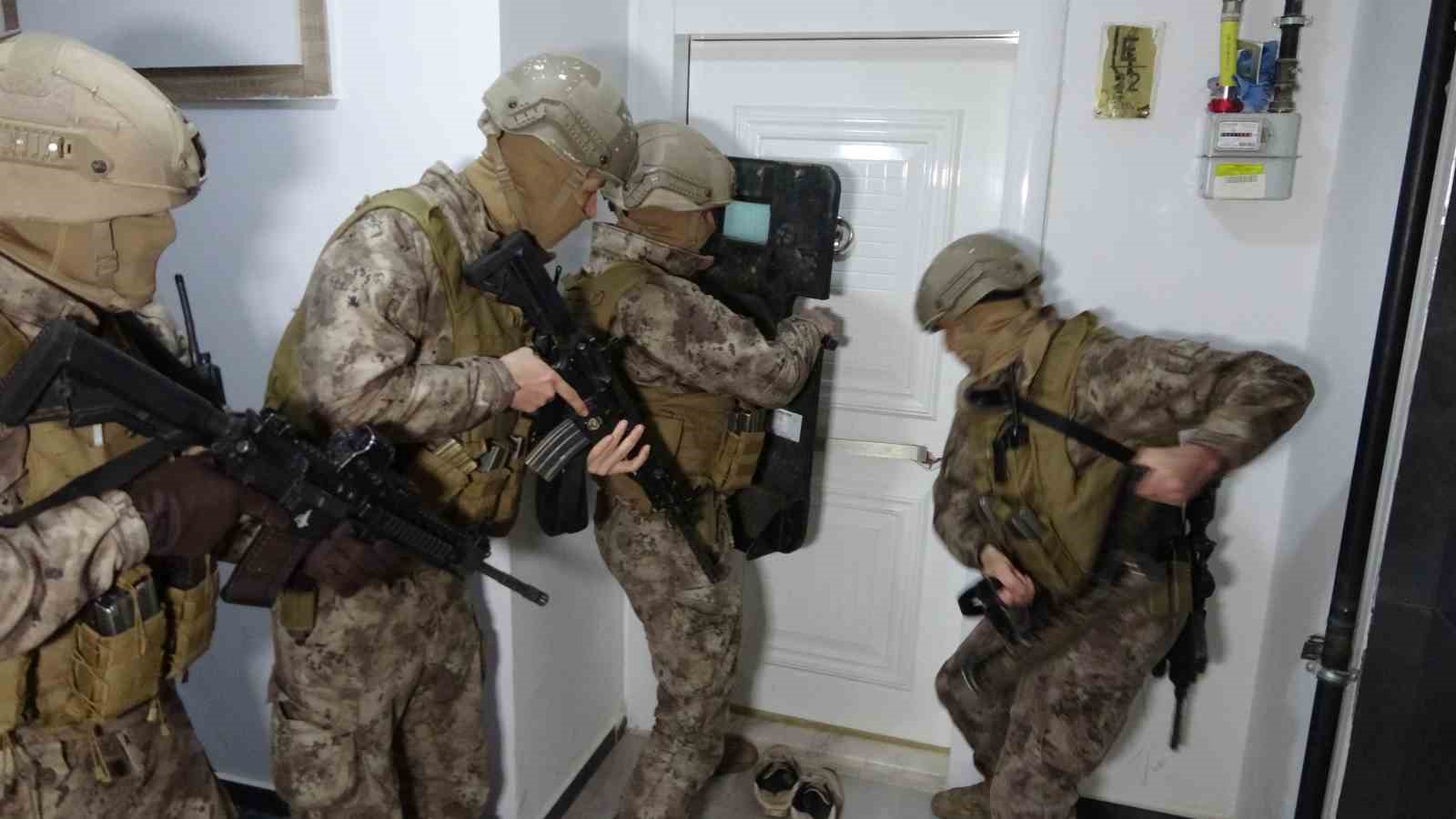 Uyuşturucu tacirlerine şafak operasyonu