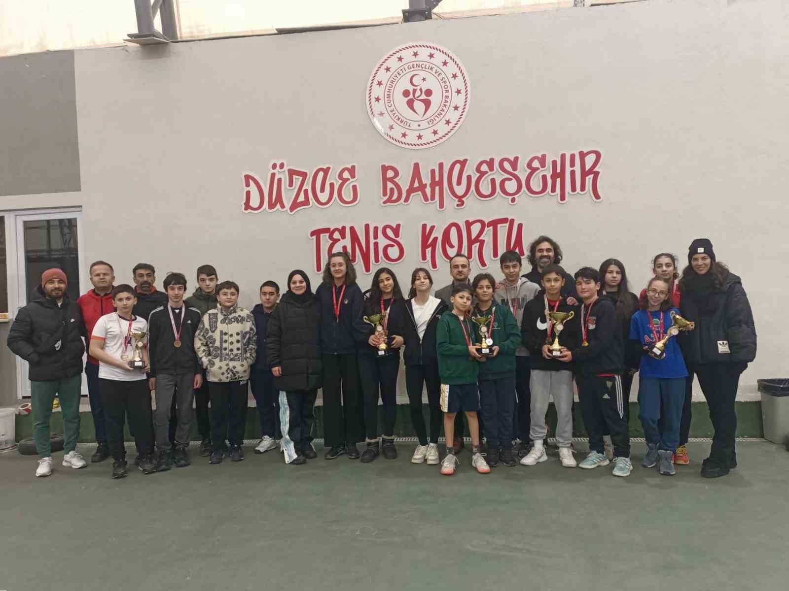 Raketin şampiyonları belli oldu