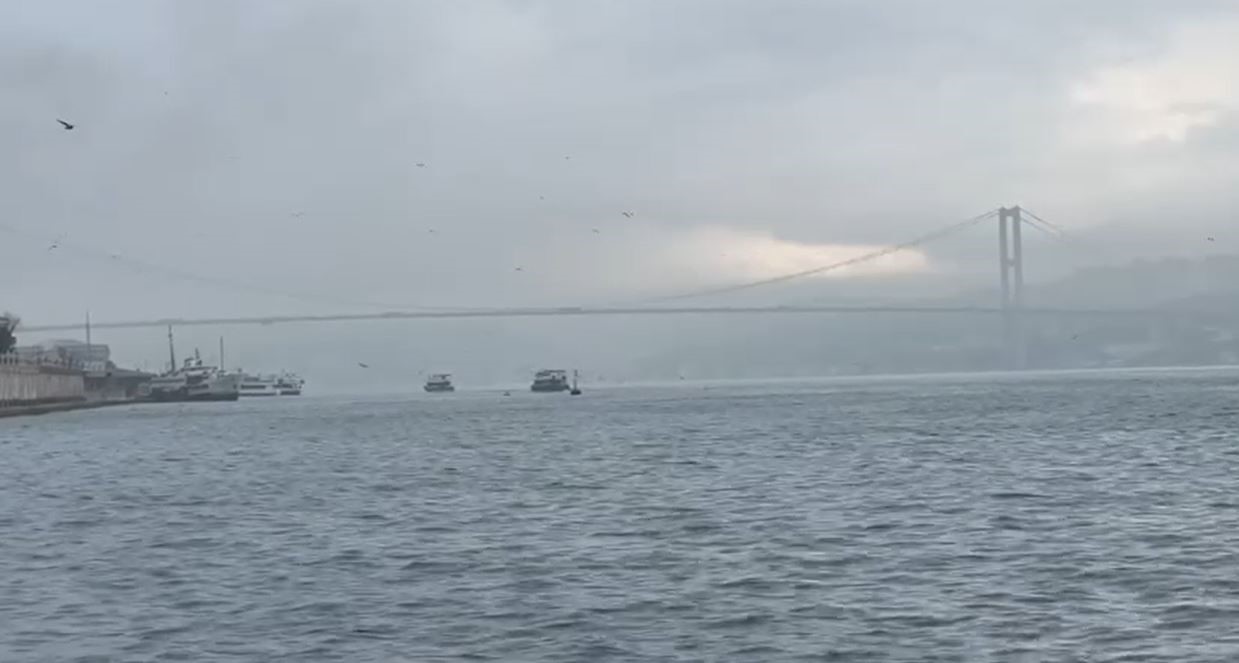 İstanbul Boğazı’nda sis etkili oluyor