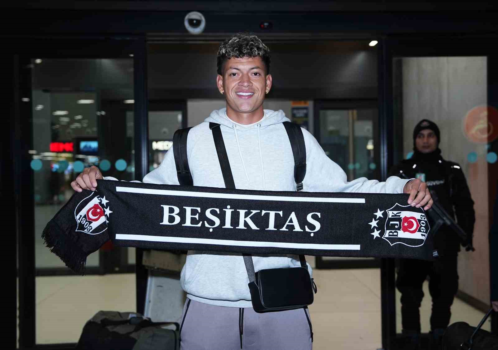 CD La Equidad Teknik Direktörü Alexis Garcia, eski oyuncusu Elan Ricardo’yu anlattı