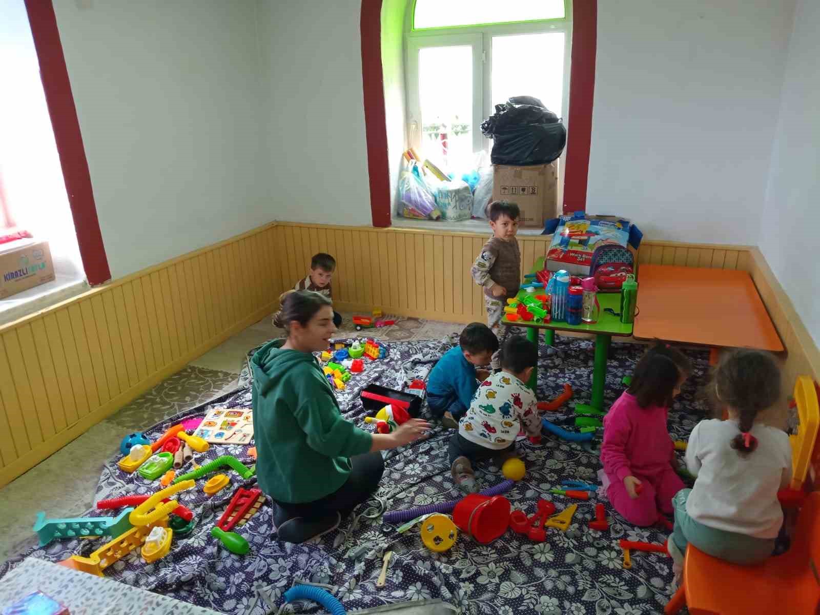 Kayalar köy halkının seferber olduğu kreş açıldı