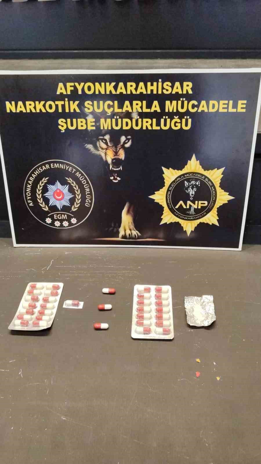 Uyuşturucu maddeler ile yakalanan 2 kişi gözaltına alındı