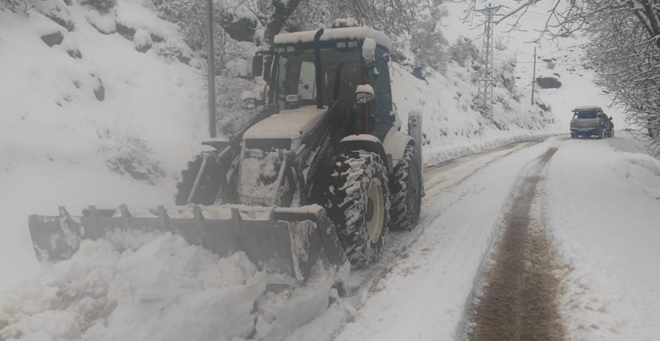 Şırnak’ta kar yağışı nedeniyle kapanan yollar açılıyor