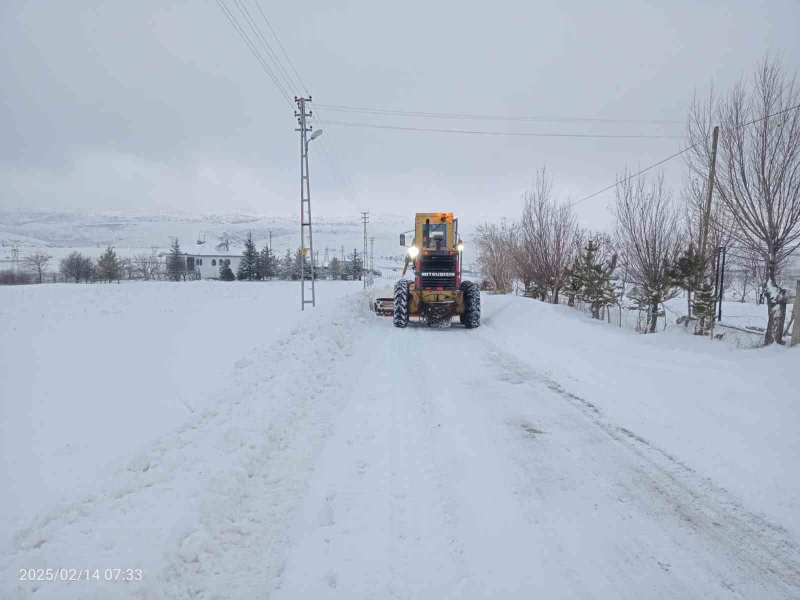 Kayseri Büyükşehir, kırsaldaki 47 mahalle yolunu daha ulaşıma açtı