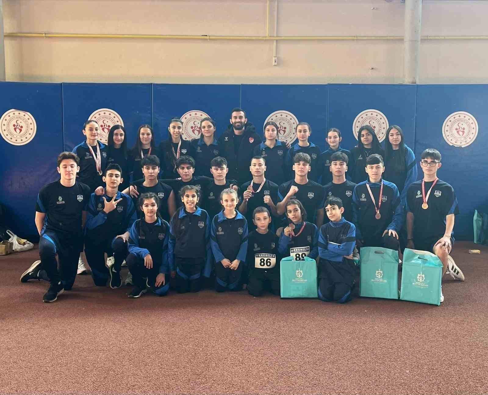 Çayırova Belediyesi’ne atletizmde 19 madalya