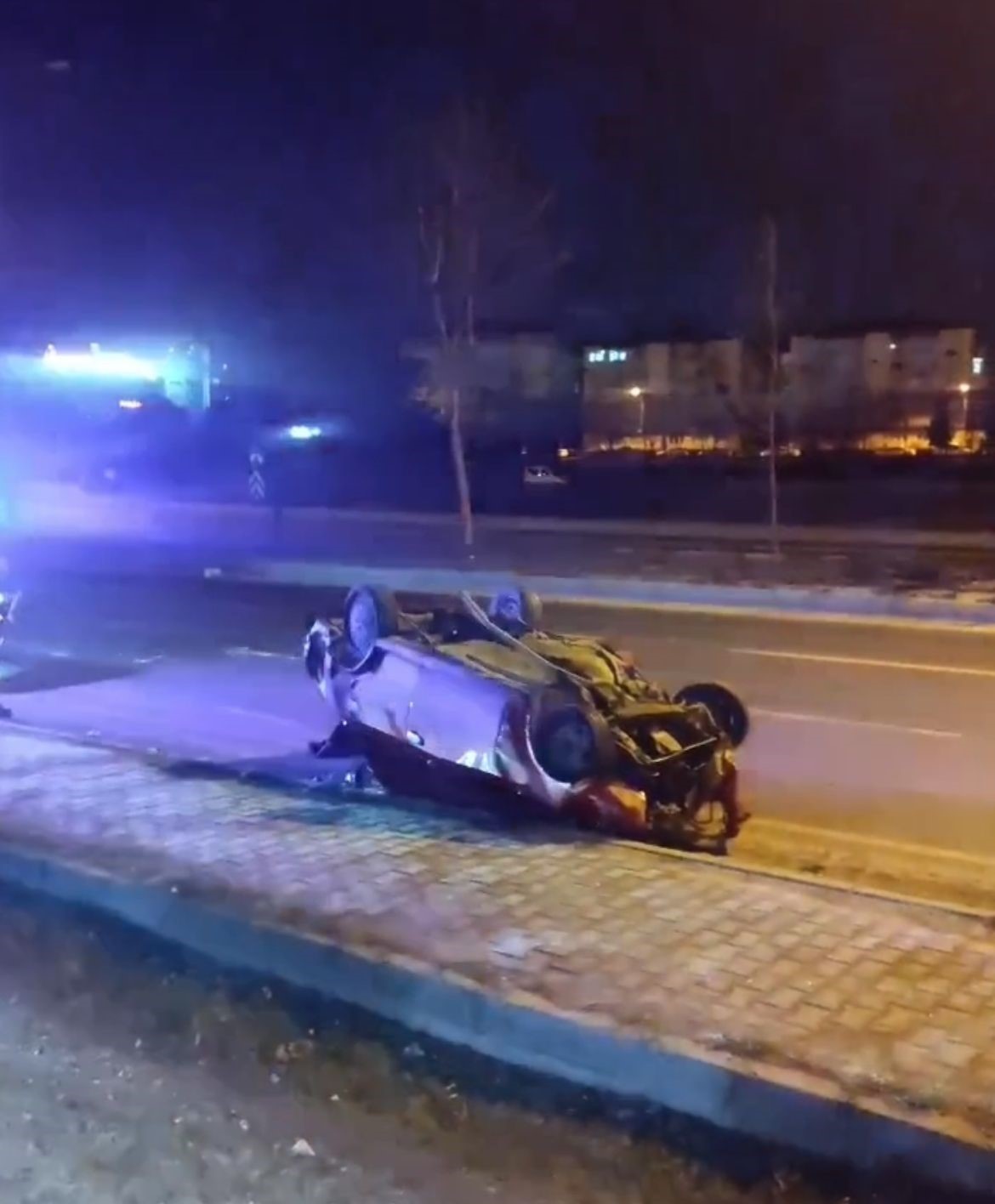 Otomobiller çarpıştı, alkol şişeleri ortalığa saçıldı: 4 yaralı