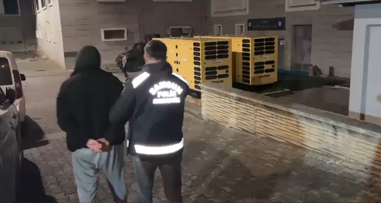 Hırsızlık suçundan 10 yıl hapis cezasıyla aranan şahıs uyuşturucuyla yakalandı