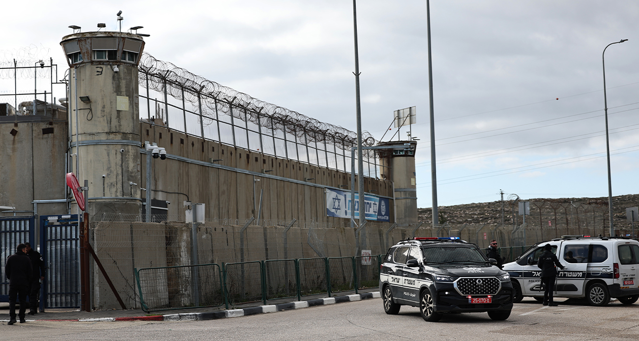 İsrail güçleri Ofer Hapishanesi'ne baskın düzenledi