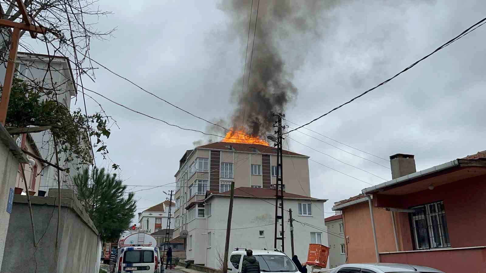 Çerkezköy’de apartman yangını paniğe neden oldu