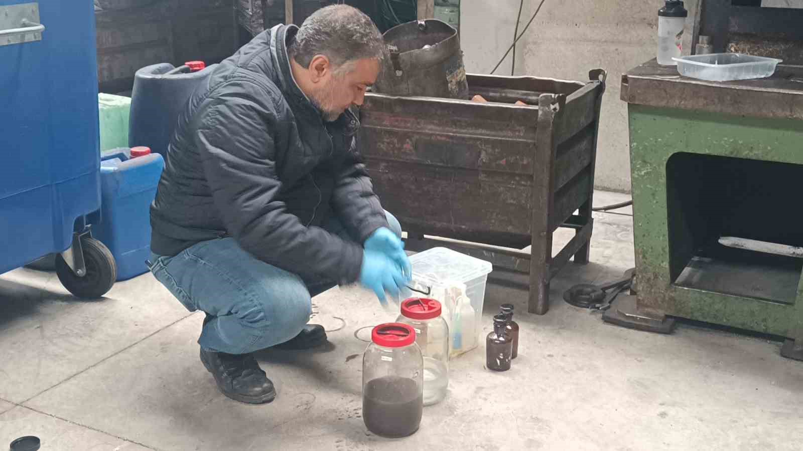 Pendik’te kanalizasyona dökülen şüpheli sıvı: Firma yetkilisi ’lavabo açıcı’ kullandıklarını öne sürdü