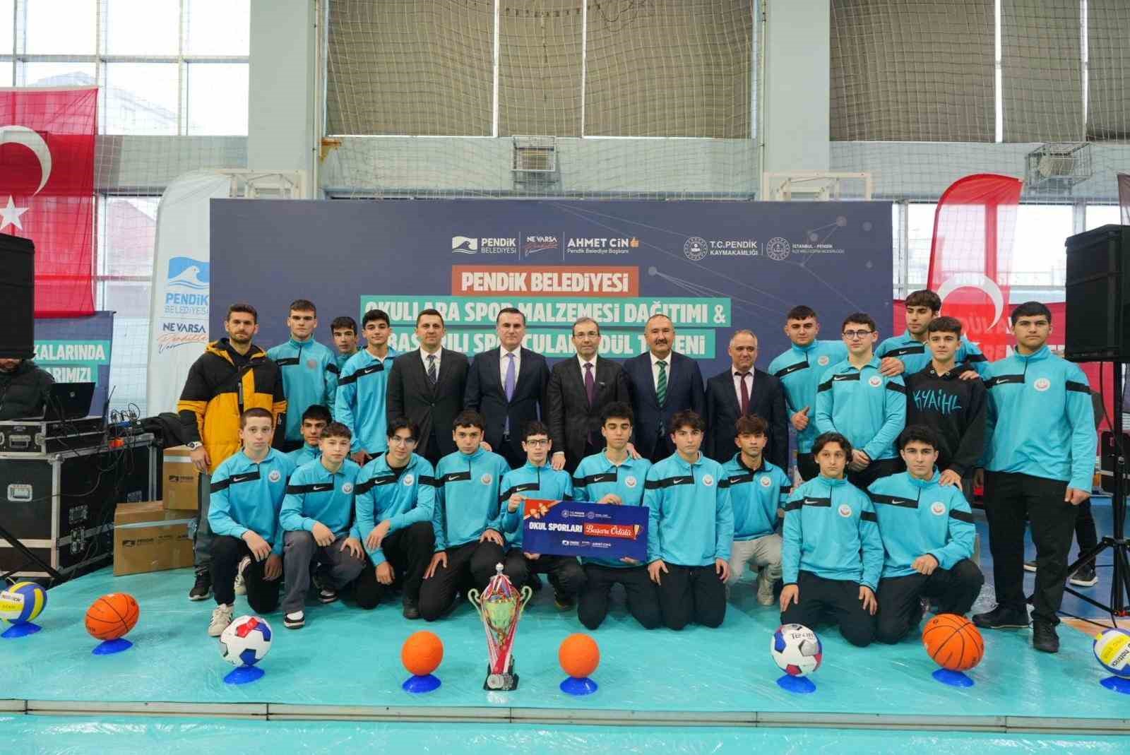 Pendik’te spora büyük destek: 172 okula 5 milyonluk yardım