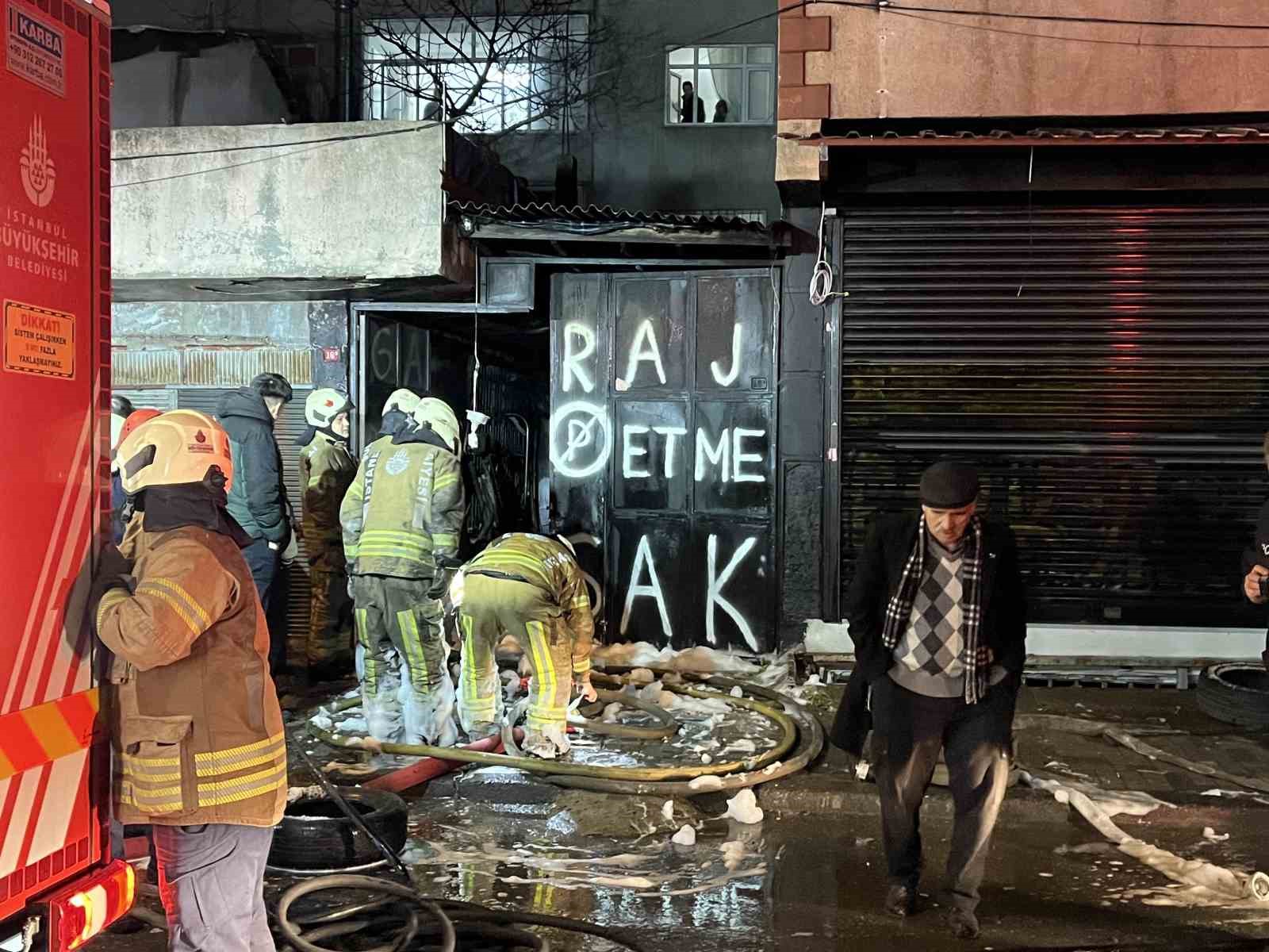 Bayrampaşa’da tek katlı otoparkta yangın