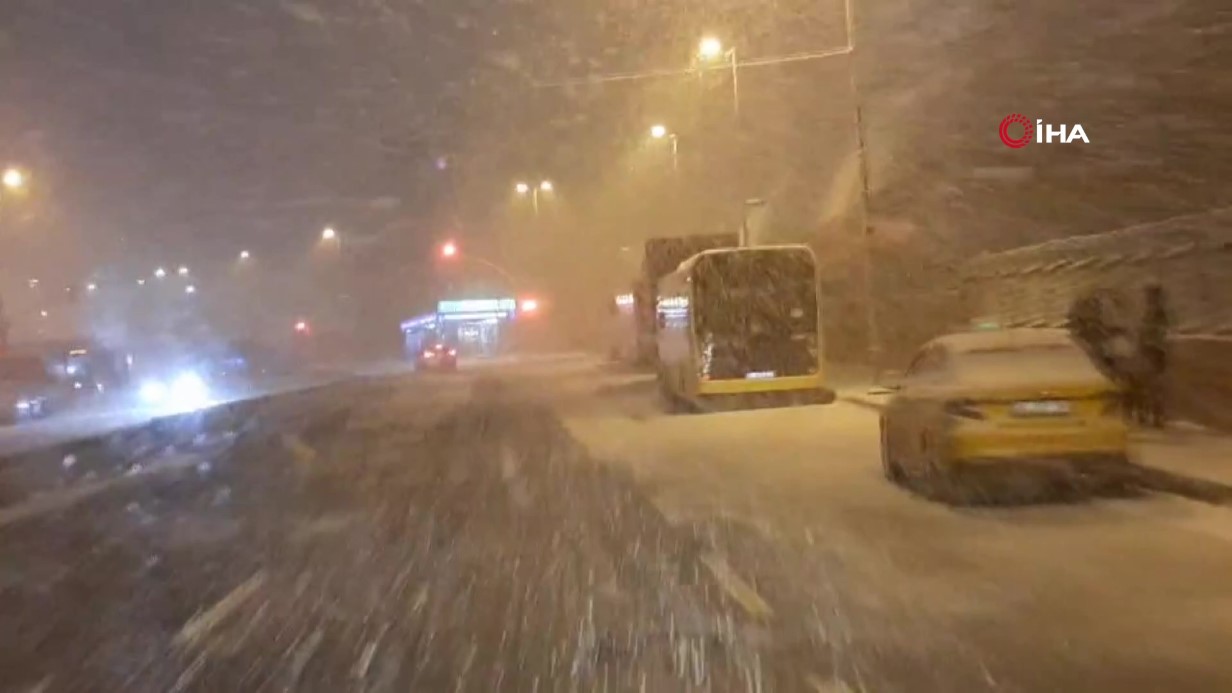 İstanbul’da kar yağışı kuvvetini arttırdı